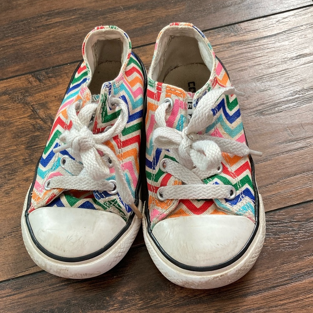 Toddler Rainbow chevron converse GUC